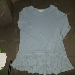 LOGO light blue hi/low top with ruffled bottom